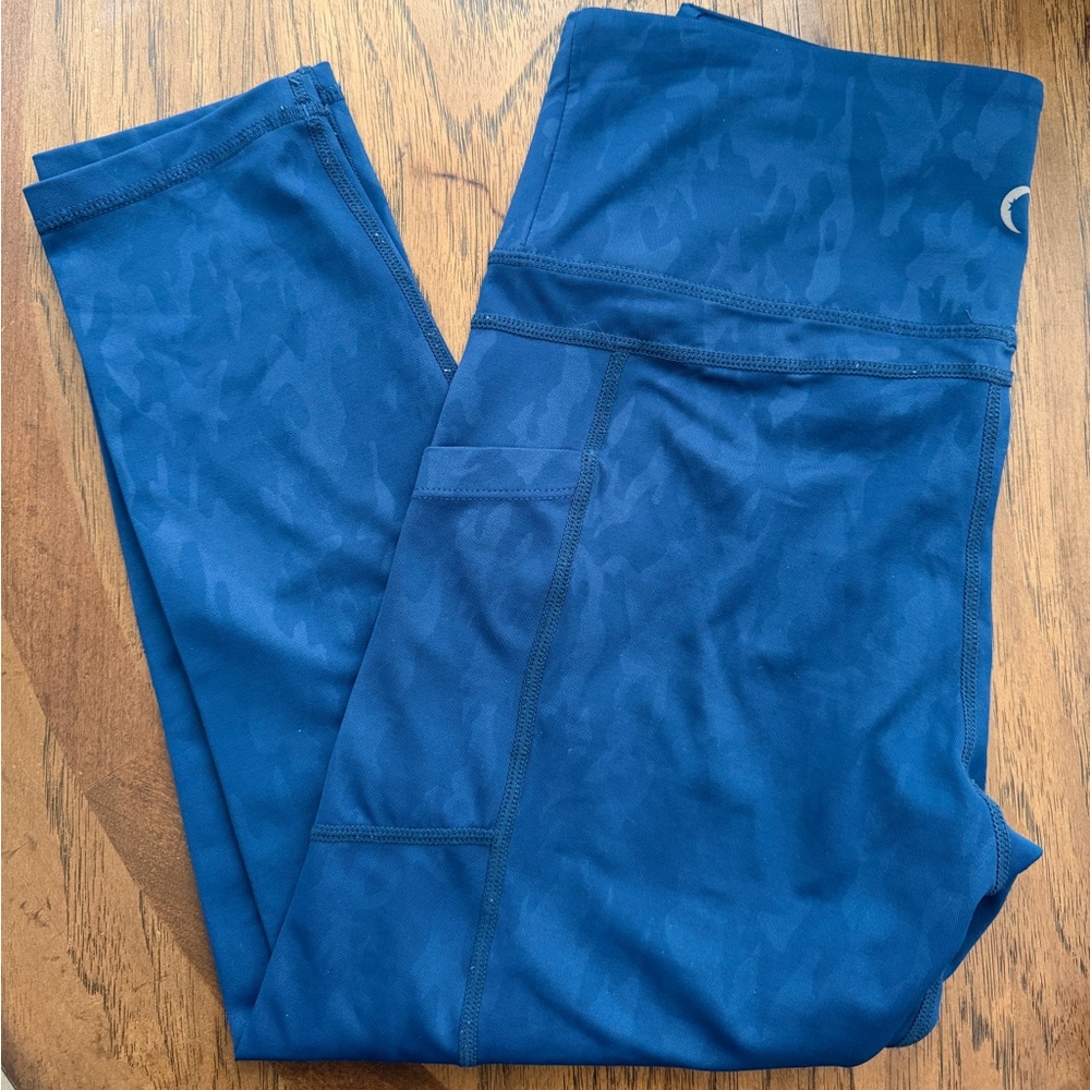 ZYIA camo Navy Capri leggings
